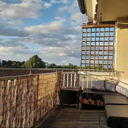 Rum i privatbostad Budget Mit Balkon - Privatzimmer In - Netflix & Minibar Inklusive