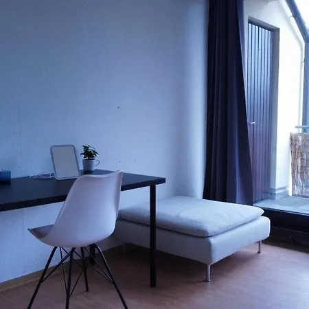 Budget Mit Balkon - Privatzimmer In - Netflix & Minibar Inklusive Rum i privatbostad Koblenz (Rhineland-Palatinate)
