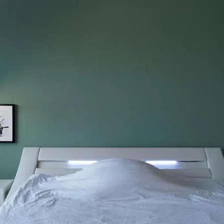 Homestay Budget Mit Balkon - Privatzimmer In - Netflix & Minibar Inklusive Koblenz (Rhineland-Palatinate)