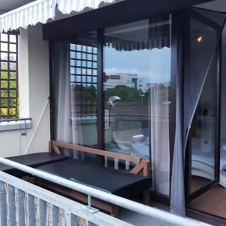 Budget Mit Balkon - Privatzimmer In - Netflix & Minibar Inklusive *